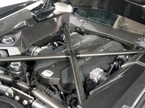 Used 2017 Lamborghini Aventador S image 14