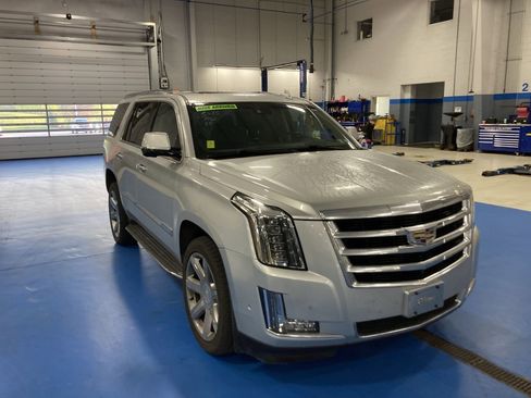 Used 2020 Cadillac Escalade Luxury AWD/4WD image 1