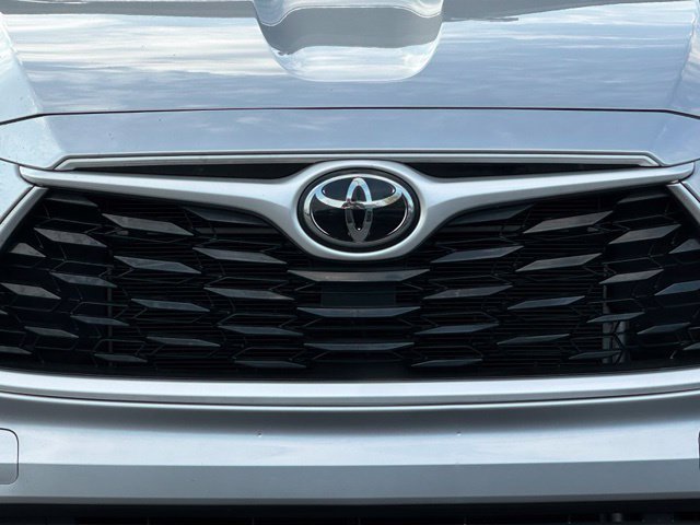 Used 2021 Toyota Highlander XLE FWD image 4