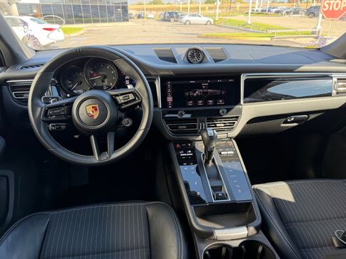 Used 2023 Porsche Macan Turbo image 7
