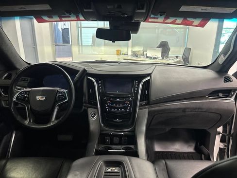 Used 2018 Cadillac Escalade Platinum AWD/4WD image 17