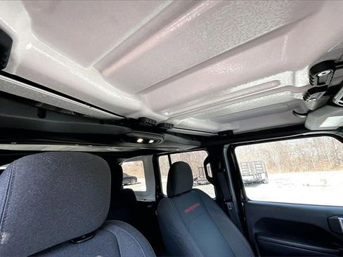 Used 2025 Jeep Wrangler Unlimited Rubicon image 22