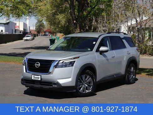 Used 2025 Nissan Pathfinder SV AWD/4WD image 1