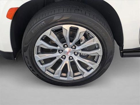 Used 2021 GMC Yukon Denali w/ Denali Premium Package image 21