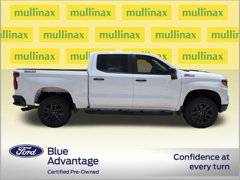 Used 2025 Chevrolet Silverado 1500 Custom Trail Boss w/ Turbomax Blackout Package AWD/4WD image 2