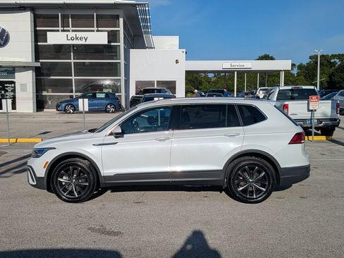 Certified 2023 Volkswagen Tiguan SE FWD image 3