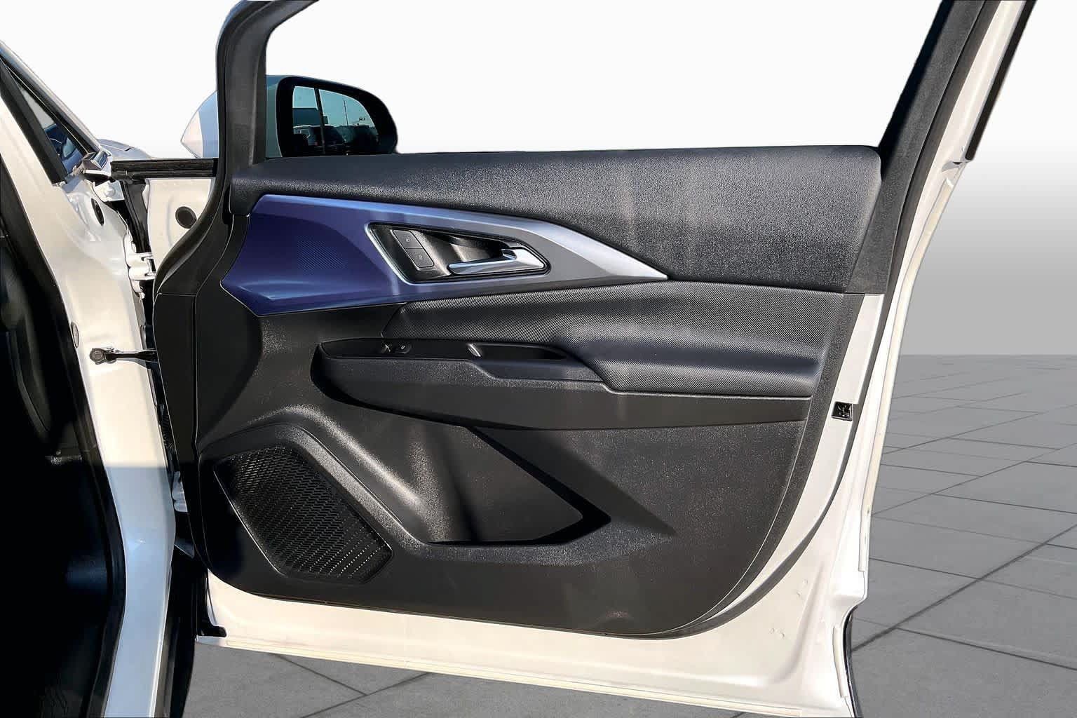Used 2024 Chevrolet Equinox EV LT w/ LPO, All-Weather Mat Package FWD image 21