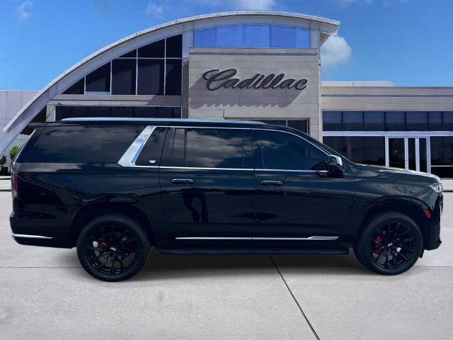Used 2022 Cadillac Escalade ESV Luxury w/ LPO, Illumination Package AWD/4WD image 4