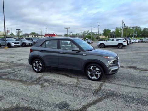 Used 2025 Hyundai Venue SEL FWD image 12