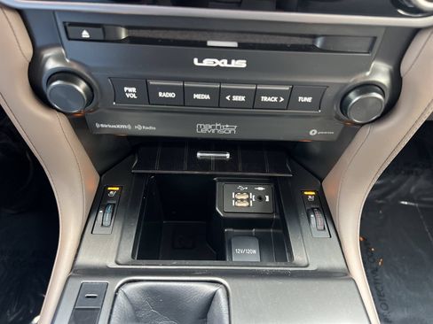 Used 2023 Lexus GX 460 Premium w/ Accessory Package AWD/4WD image 7