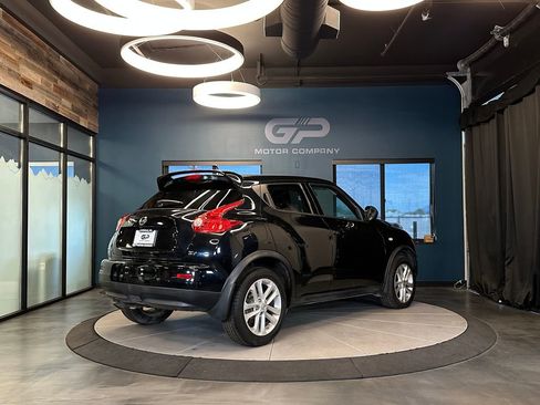 Used 2014 Nissan Juke SV w/ Navigation Package FWD image 3