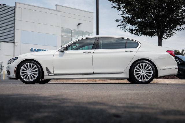 Used 2017 BMW 740i RWD image 15