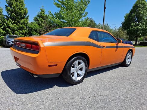 Used 2012 Dodge Challenger SXT Plus RWD image 6