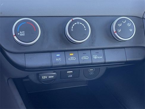 Used 2024 Hyundai Elantra SE image 18