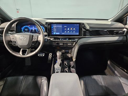 Used 2025 Toyota Camry XSE FWD image 10