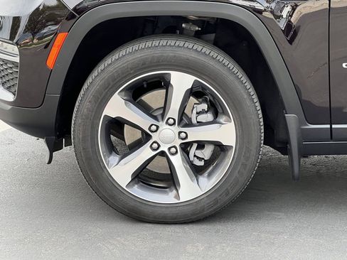 Used 2022 Jeep Grand Cherokee Limited 4xe w/ MOPAR Finishing Package AWD/4WD image 13