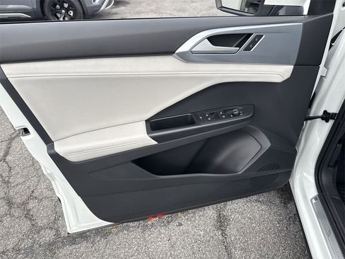 New 2025 Volkswagen Taos SE image 22