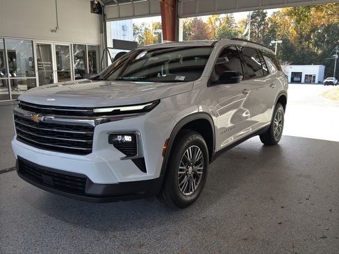 New 2026 Chevrolet Traverse LT image 3