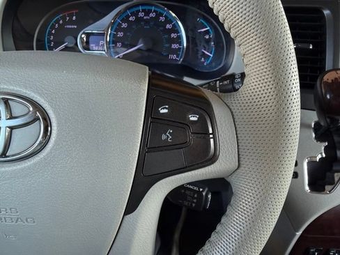 Used 2014 Toyota Sienna XLE FWD image 20