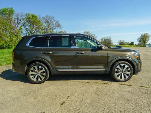 Used 2021 Kia Telluride EX w/ EX Premium Package FWD image 2