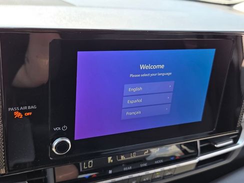 Used 2025 Toyota Sienna LE FWD image 19