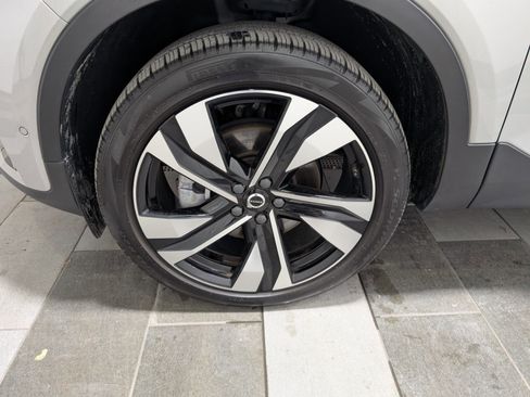 Used 2024 Volvo XC40 B5 Ultimate w/ Protection Package Premier image 7