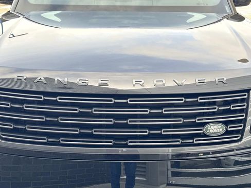 Used 2025 Land Rover Range Rover SE AWD/4WD image 11