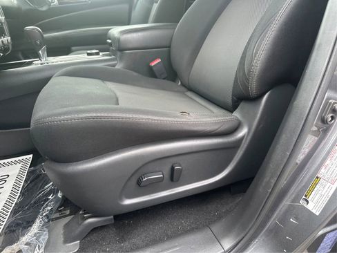 Used 2019 Nissan Pathfinder SV image 25