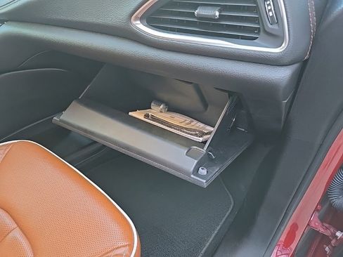 Used 2024 Chrysler Pacifica Pinnacle image 89