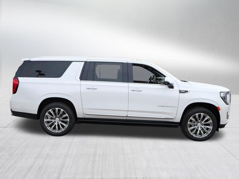 Used 2023 GMC Yukon XL Denali w/ Denali Reserve Package AWD/4WD image 8
