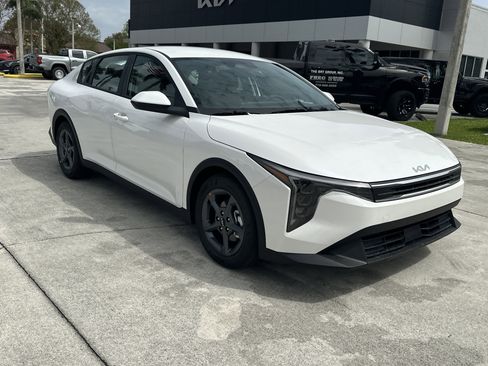 New 2026 Kia K4 LXS FWD image 4