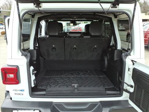 Used 2022 Jeep Wrangler Unlimited Sahara w/ Safety Group image 13