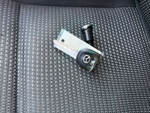 Used 2013 MAZDA MAZDA3 i SV FWD image 10