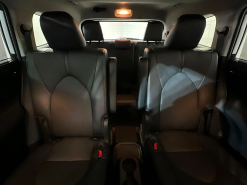 Used 2023 Toyota Highlander Platinum image 27