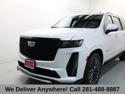 Used 2024 Cadillac Escalade ESV V w/ Heavy-Duty Trailer Package AWD/4WD image 3