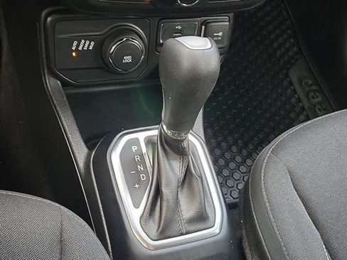 Used 2023 Jeep Renegade Latitude w/ Premium Group image 27