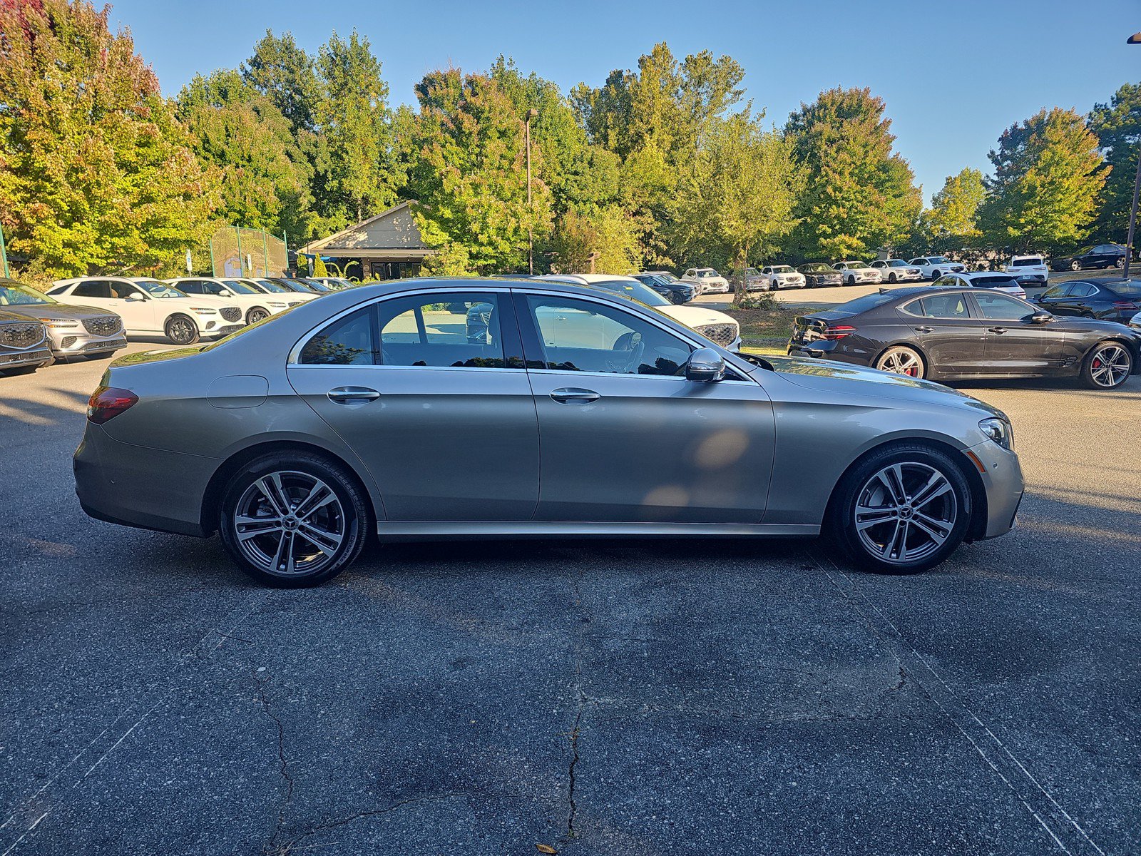 Used 2023 Mercedes-Benz E 350 4MATIC Sedan image 4