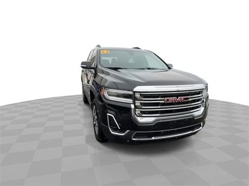 Used 2023 GMC Acadia SLE w/ Driver Convenience Package image 3