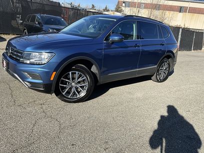 Used 2020 Volkswagen Tiguan SE w/ Panoramic Sunroof Package