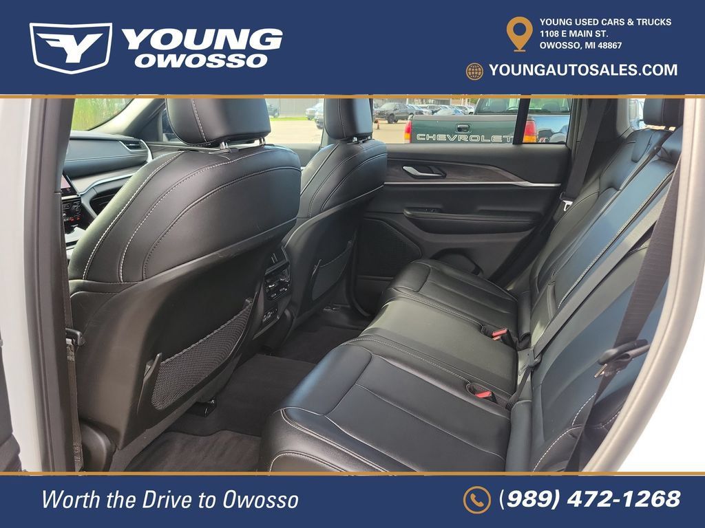 Used 2024 Jeep Grand Cherokee Limited w/ Black Appearance Package AWD/4WD image 27