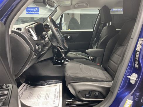 Used 2021 Jeep Renegade Latitude w/ Convenience Group AWD/4WD image 12