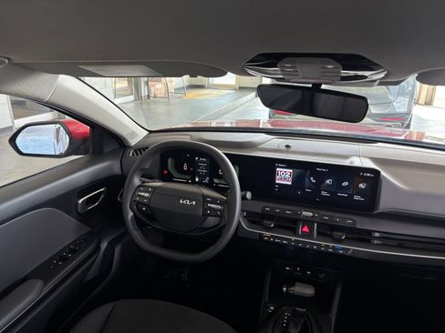 Used 2025 Kia K4 FWD image 33