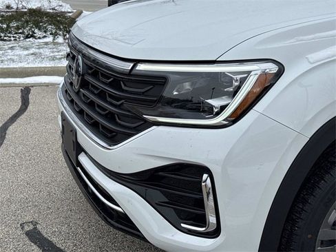 Used 2024 Volkswagen Atlas Cross Sport SEL R-Line image 10