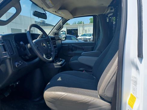 Used 2024 Chevrolet Express 2500 w/ Driver Convenience Package RWD image 7