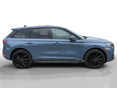 Used 2023 Lincoln Corsair Standard w/ Equipment Group 101A image 6