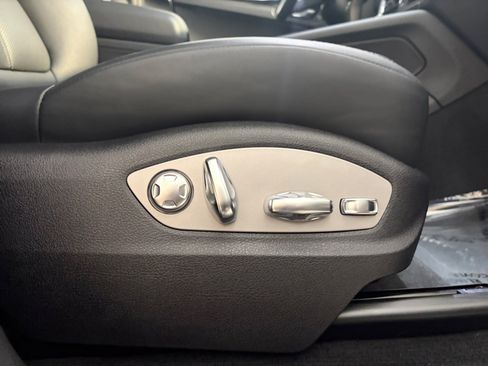 Certified 2026 Porsche Macan AWD/4WD image 32
