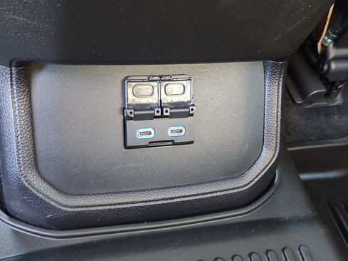 Used 2022 Toyota Highlander XLE AWD/4WD image 13