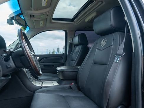 Used 2013 Cadillac Escalade Platinum image 30