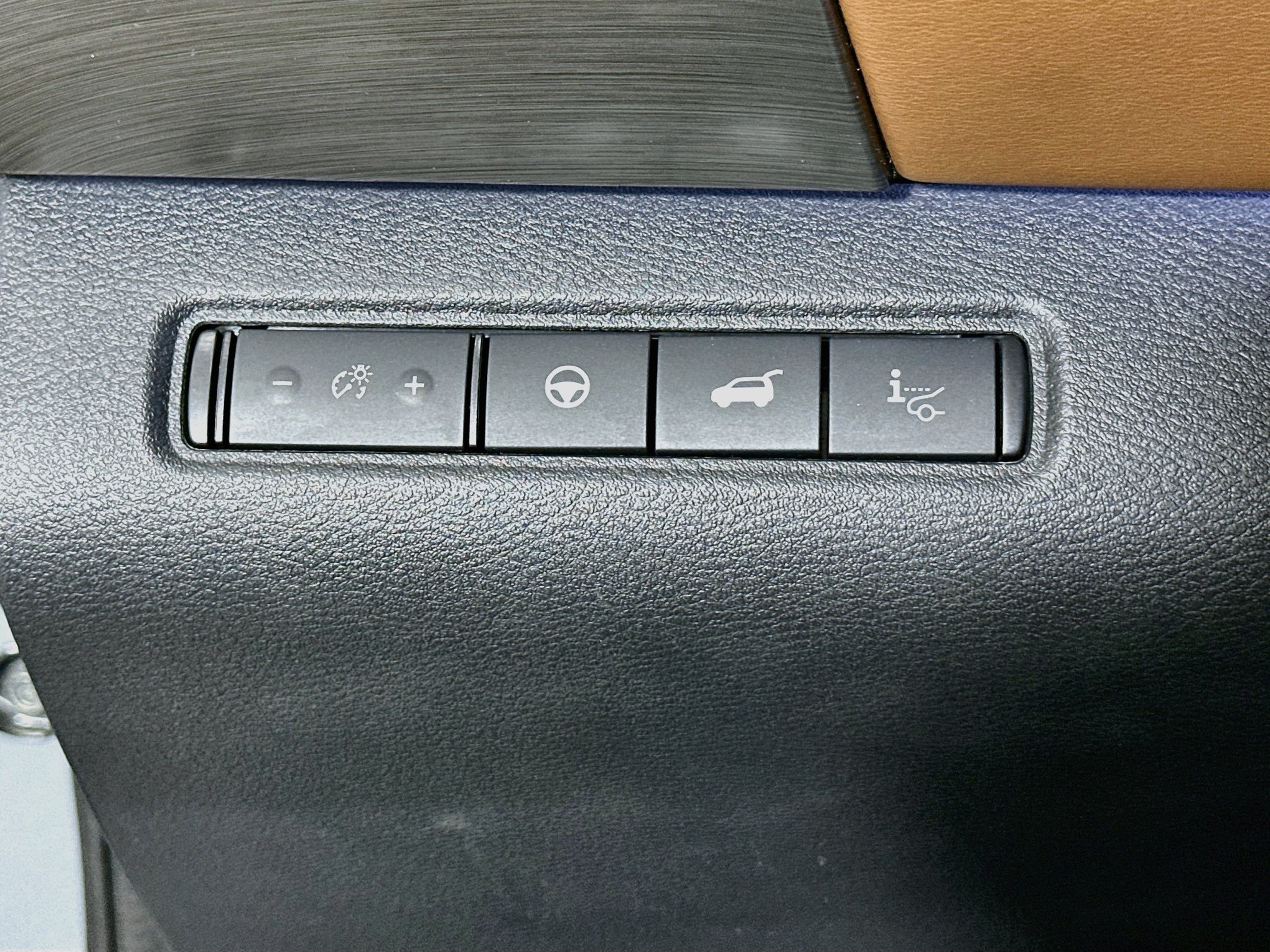 Used 2023 Nissan Pathfinder Platinum w/ Cargo Package FWD image 17