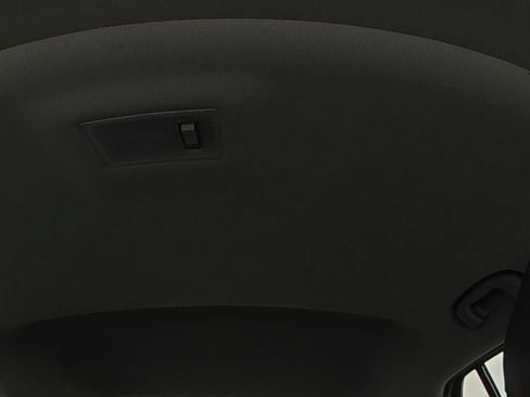 Used 2019 Chevrolet Trax LT w/ Sun & Sound Package AWD/4WD image 17